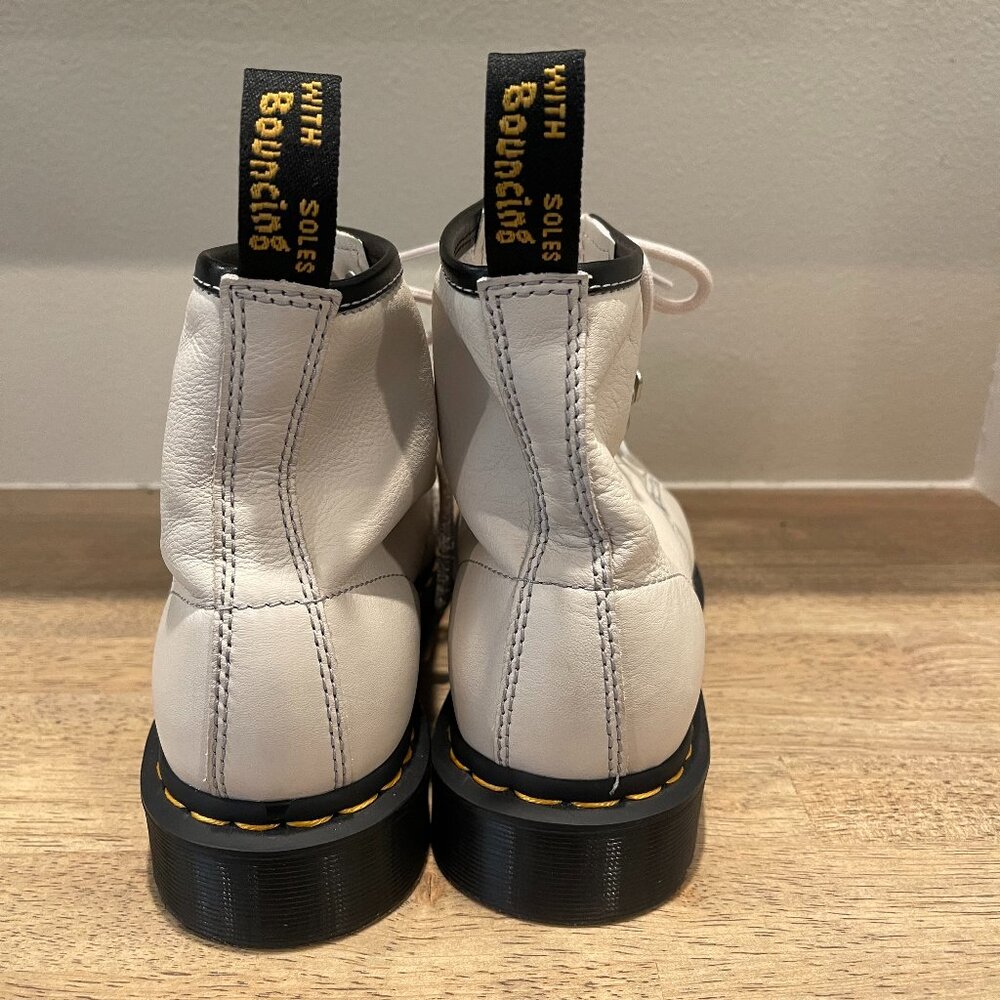 Dr Marten's Women''s White Lace Up Boots, Size 9, GUC - Picture 2 of 9